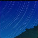 夜はそのまなざしの先に流れる