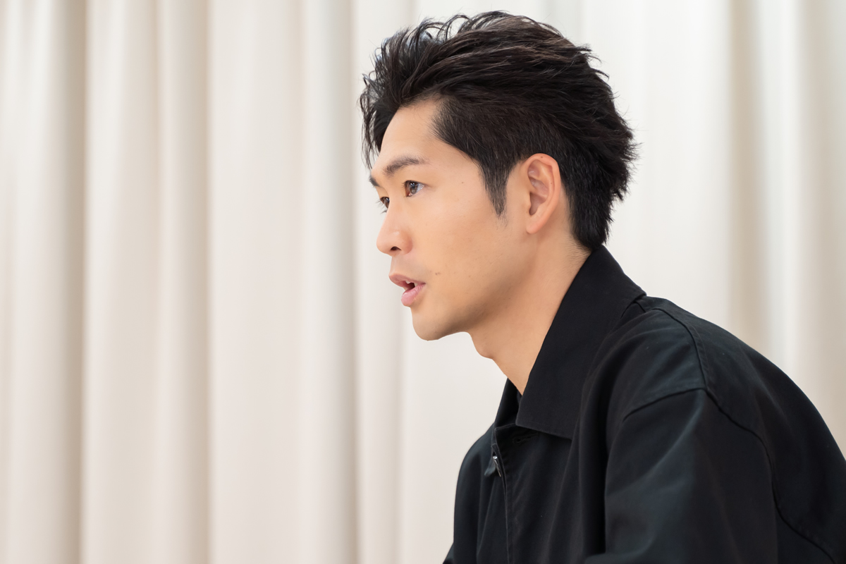 インタビューカット1