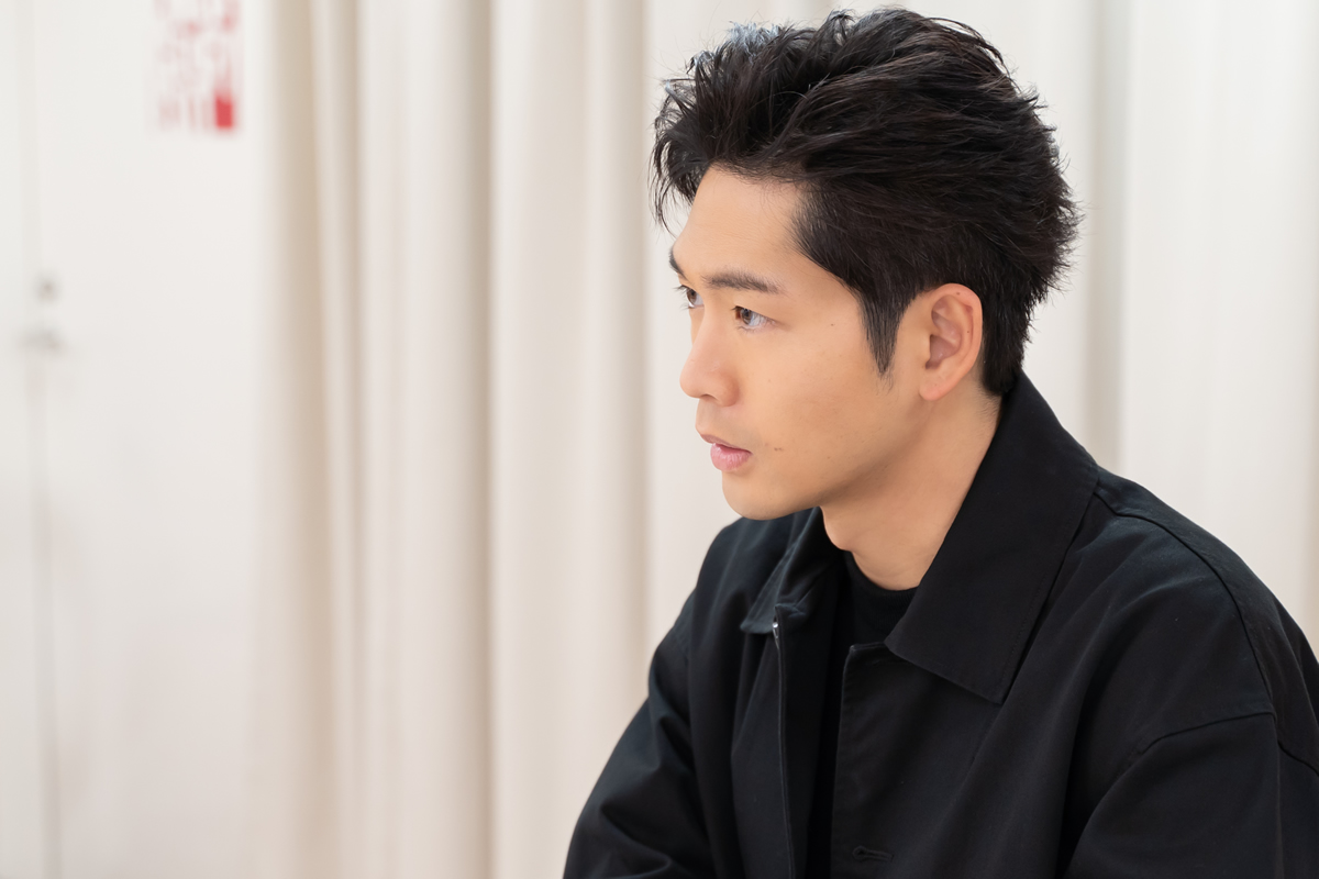 インタビューカット3