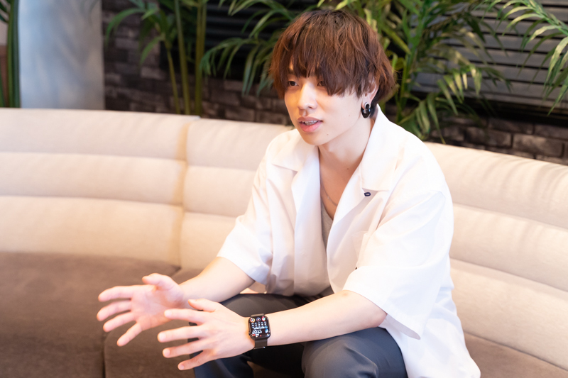 インタビューカット3