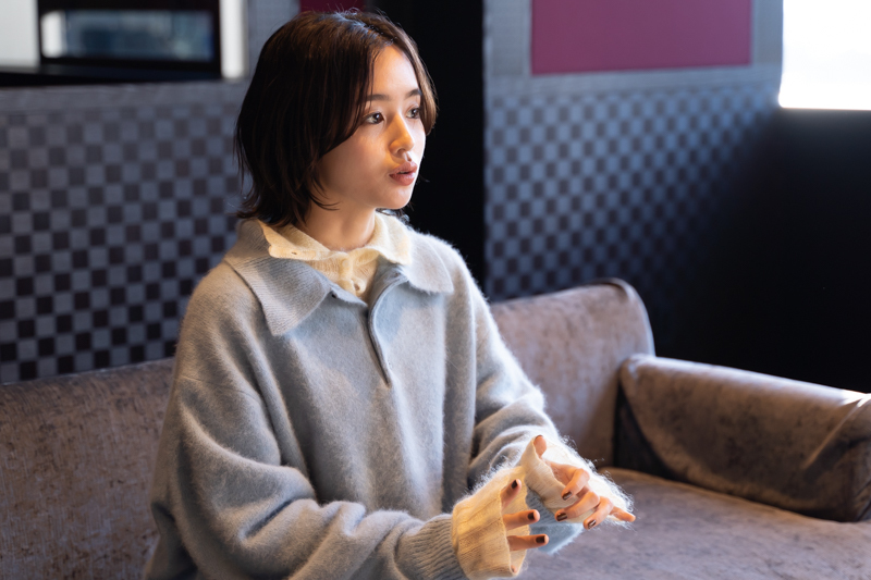 インタビューカット3