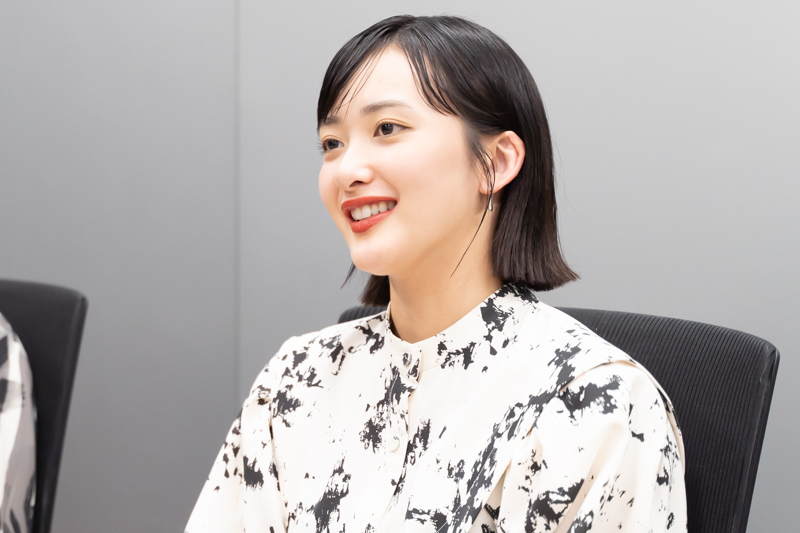 インタビューカット1