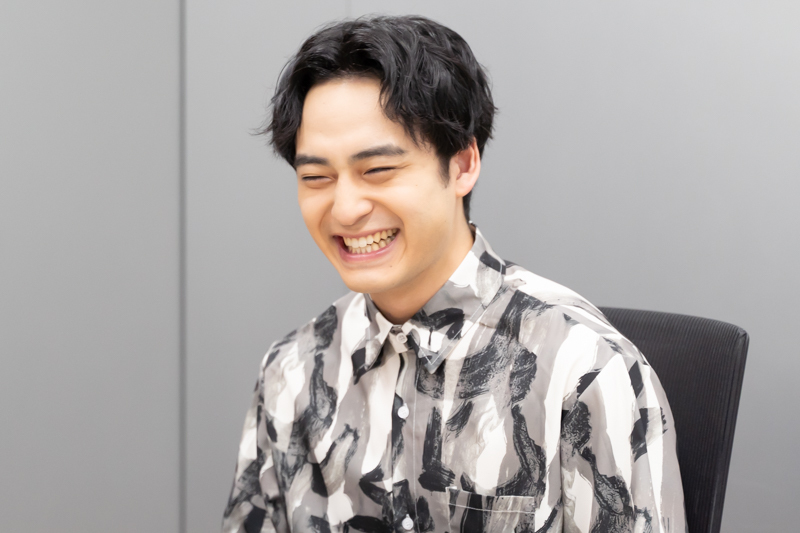 インタビューカット3