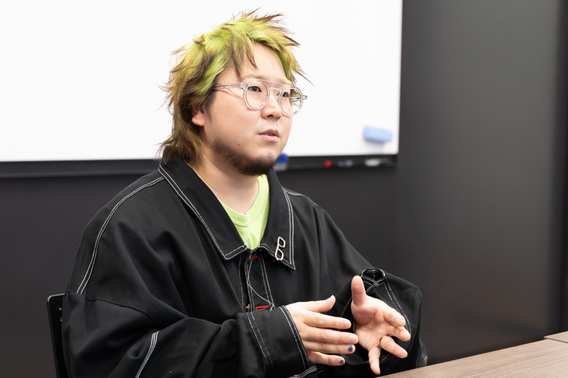 インタビューカット2