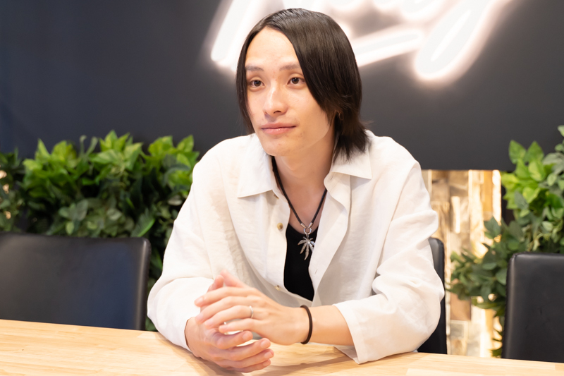 インタビューカット1