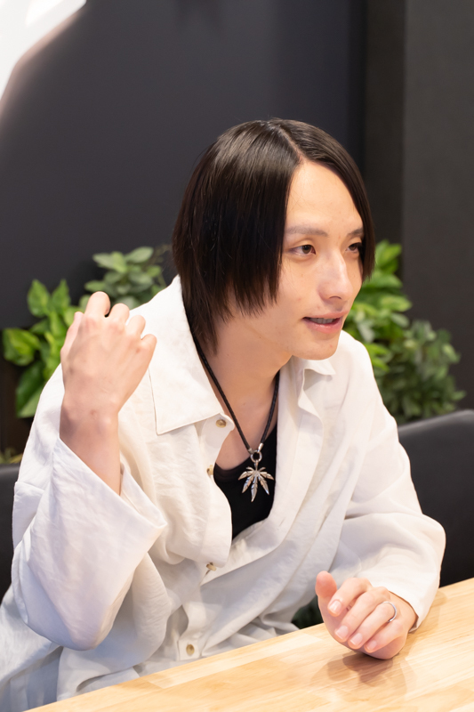 インタビューカット2