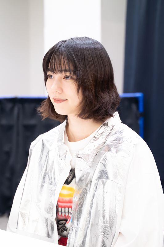 インタビューカット3