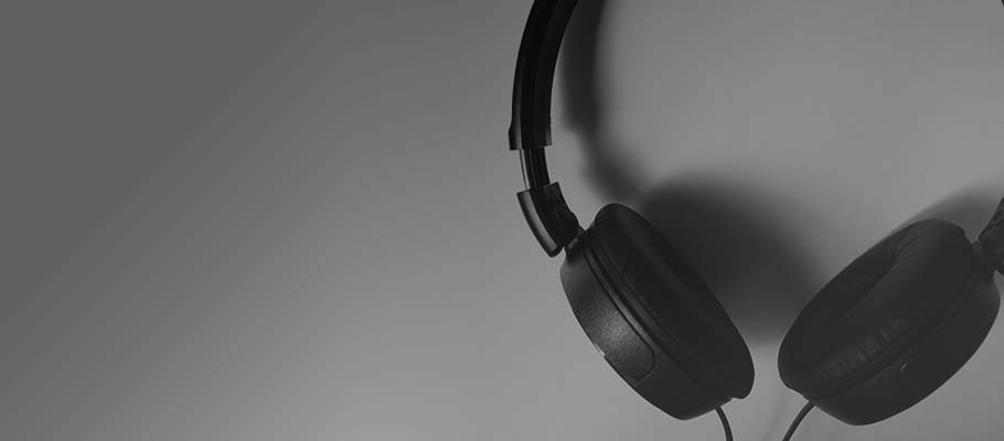 ストリーミング(配信・再生)とは？意味や例、ダウンロードとの違いやメリットなどを解説