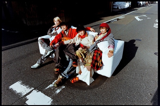 昨年リリースしたEP『SILVER』と対を成す新EP『GOLD』リリース決定！