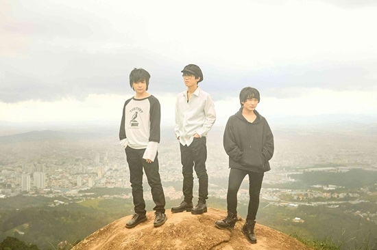 13歳でバンドを結成し、同じメンバーで20年やっている。