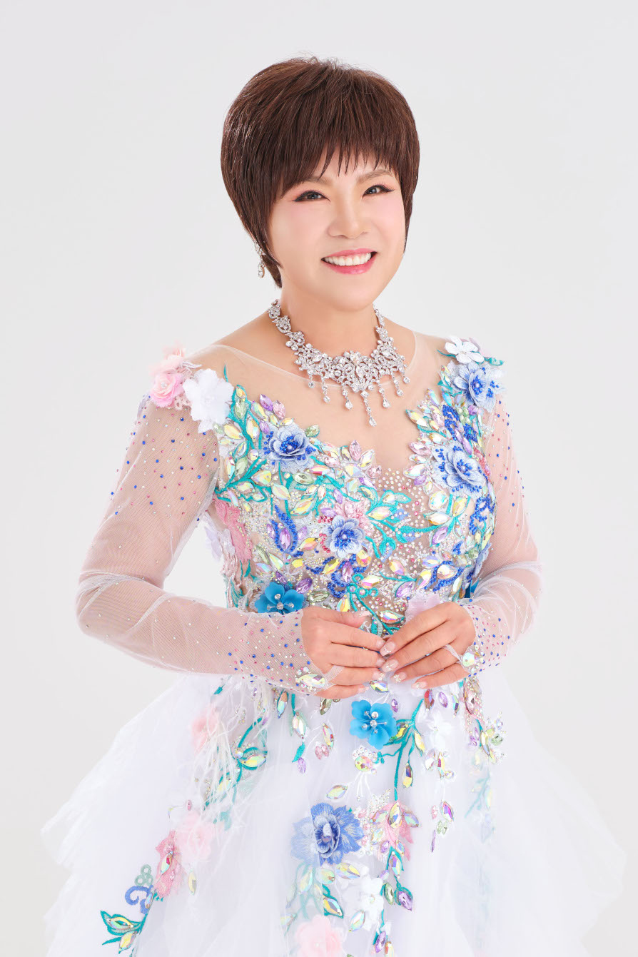 キム・ヨンジャ、海を渡る蝶をモチーフに永遠の愛を歌ったバラード作品のMV公開！