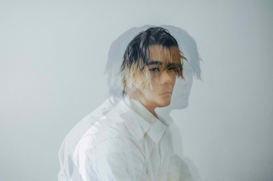 手を繋いで海へ