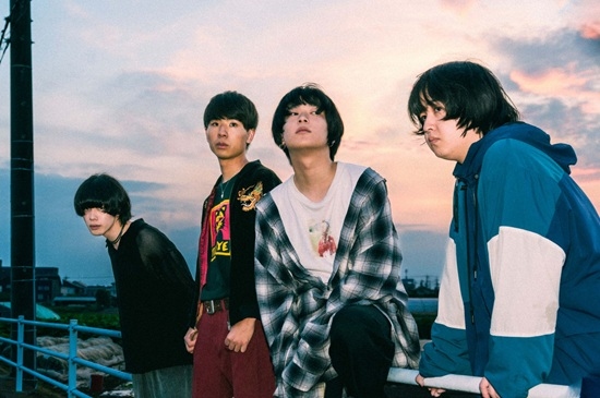 僕らはずっと背伸びしていた。