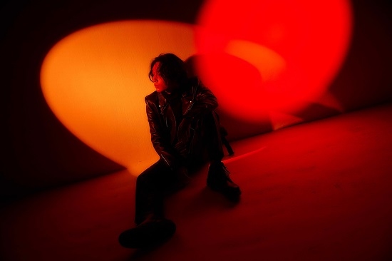 このグレーを、白か黒かで分けるならあなたはどちらに分類しますか?