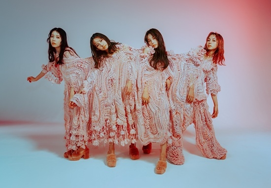 新曲「Girl is Ghost」リリース＆バラエティに富んだMVも公開！