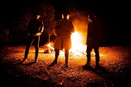 鞦韆と庭の薔薇。